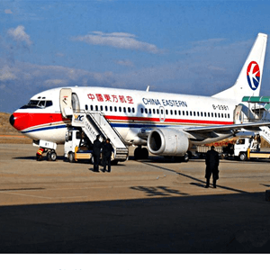 三义机场空运航空快运业稳步发展的原因是什么？